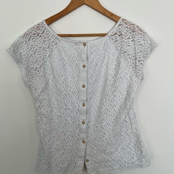 Banana Republic White Lace Women's Top with button up on back size medium - Picture 4 of 4